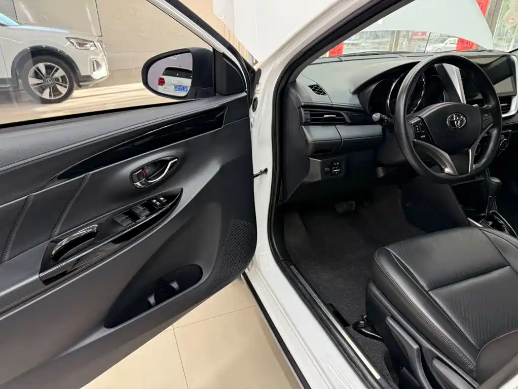 Toyota Yaris L — миниатюра 8