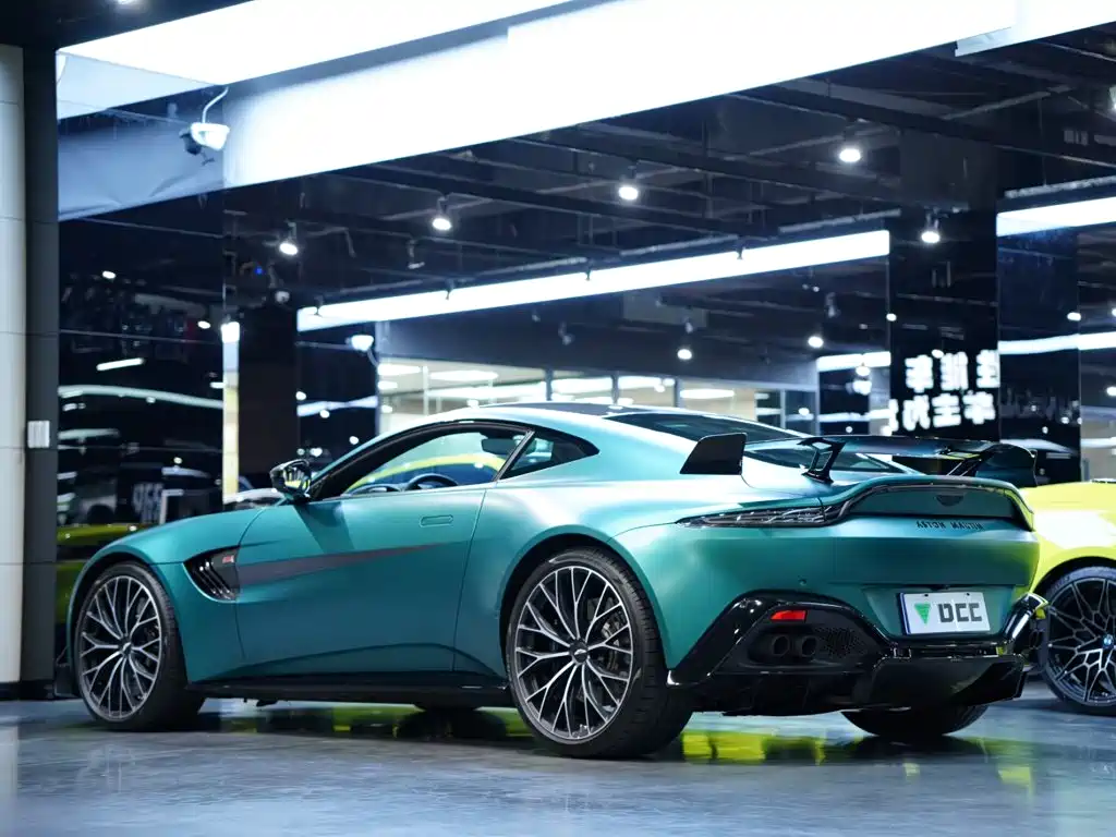 Aston Martin V8 Vantage — миниатюра 21