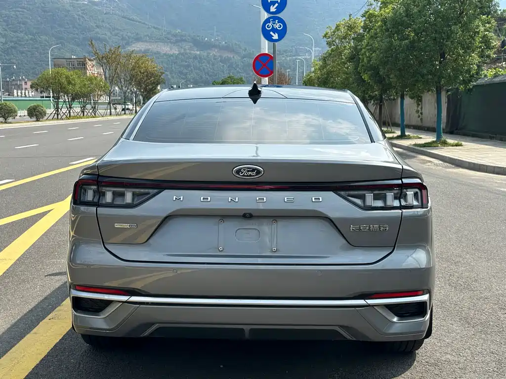 Ford Mondeo — миниатюра 5