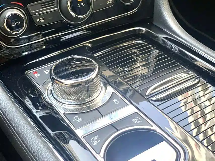 Jaguar XJ — миниатюра 5