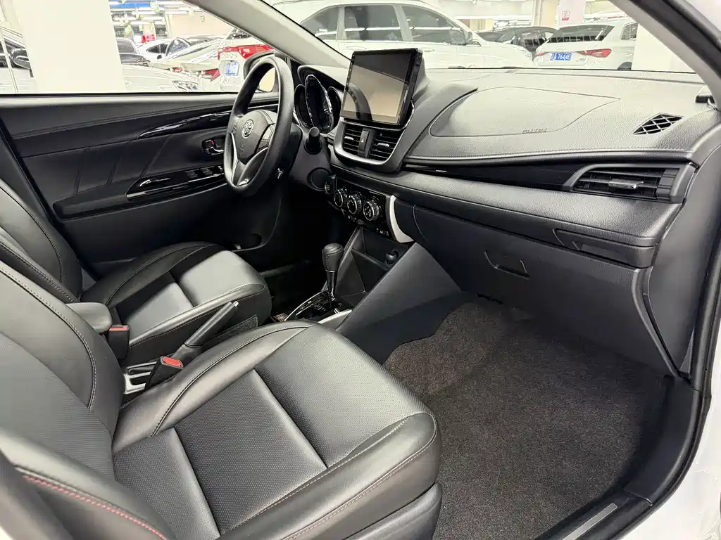 Toyota Yaris L — миниатюра 7