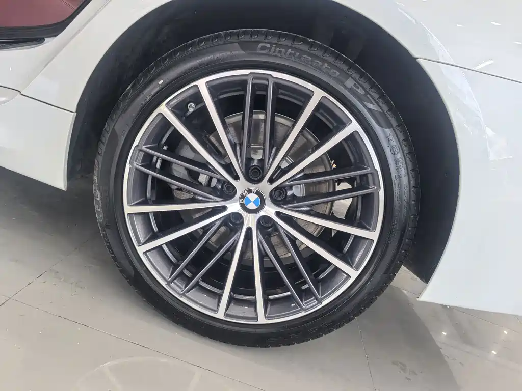 BMW 5 Series — миниатюра 16