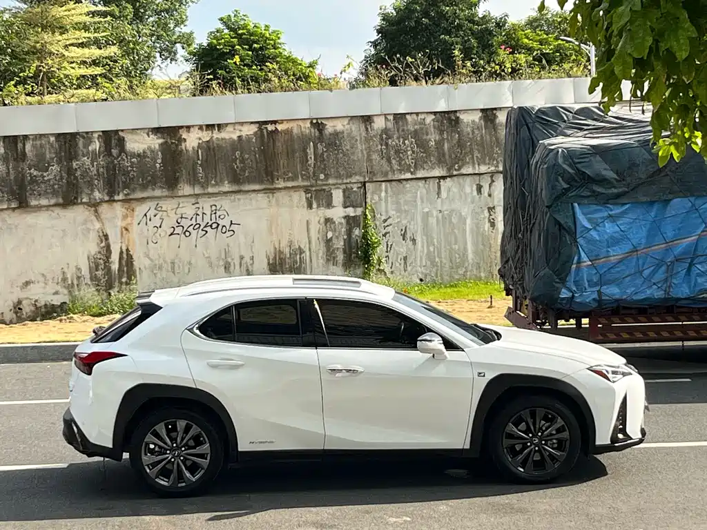 Lexus UX — фотографии объявления, Фото 9