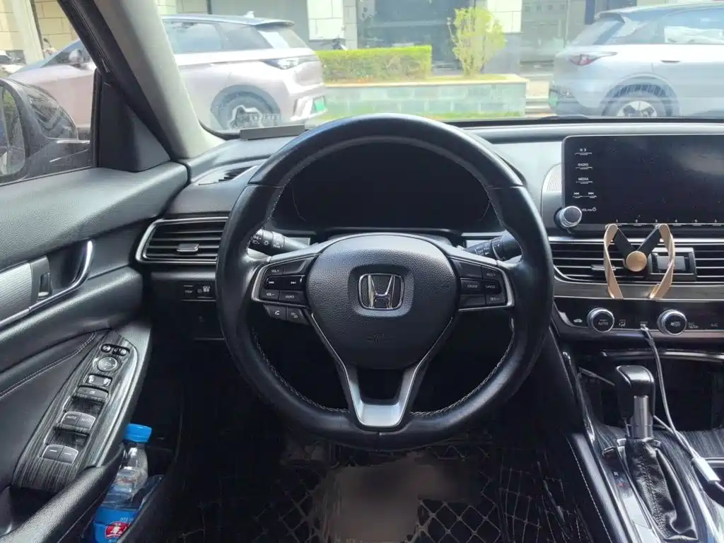 Honda Accord — миниатюра 6
