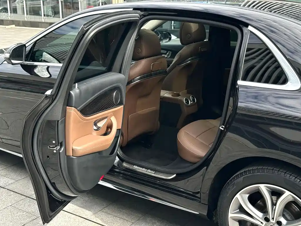 Mercedes-Benz E-Class — миниатюра 6