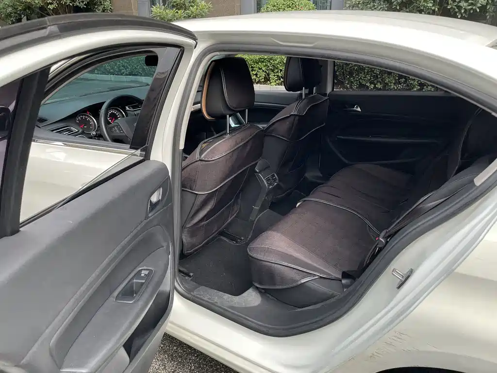 Peugeot 408 — миниатюра 7