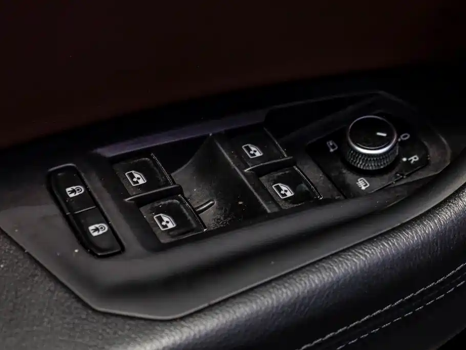 Volkswagen Touareg — миниатюра 11