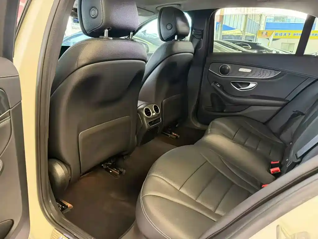 Mercedes-Benz C-Class — миниатюра 6