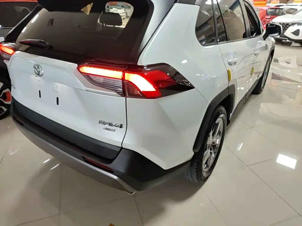 Toyota RAV4 — миниатюра 8