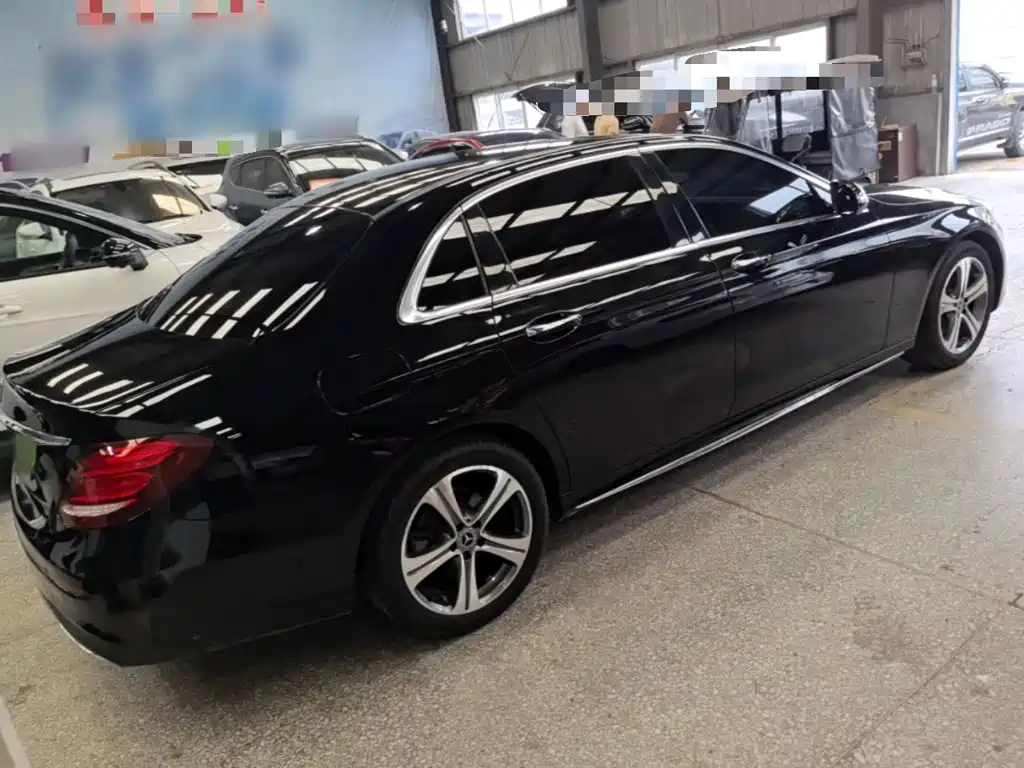 Mercedes-Benz E-Class — миниатюра 7