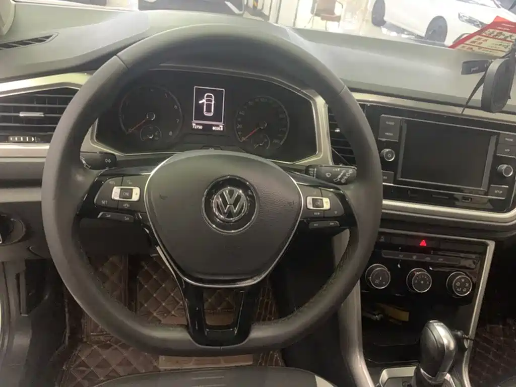 Volkswagen T-Roc — миниатюра 3