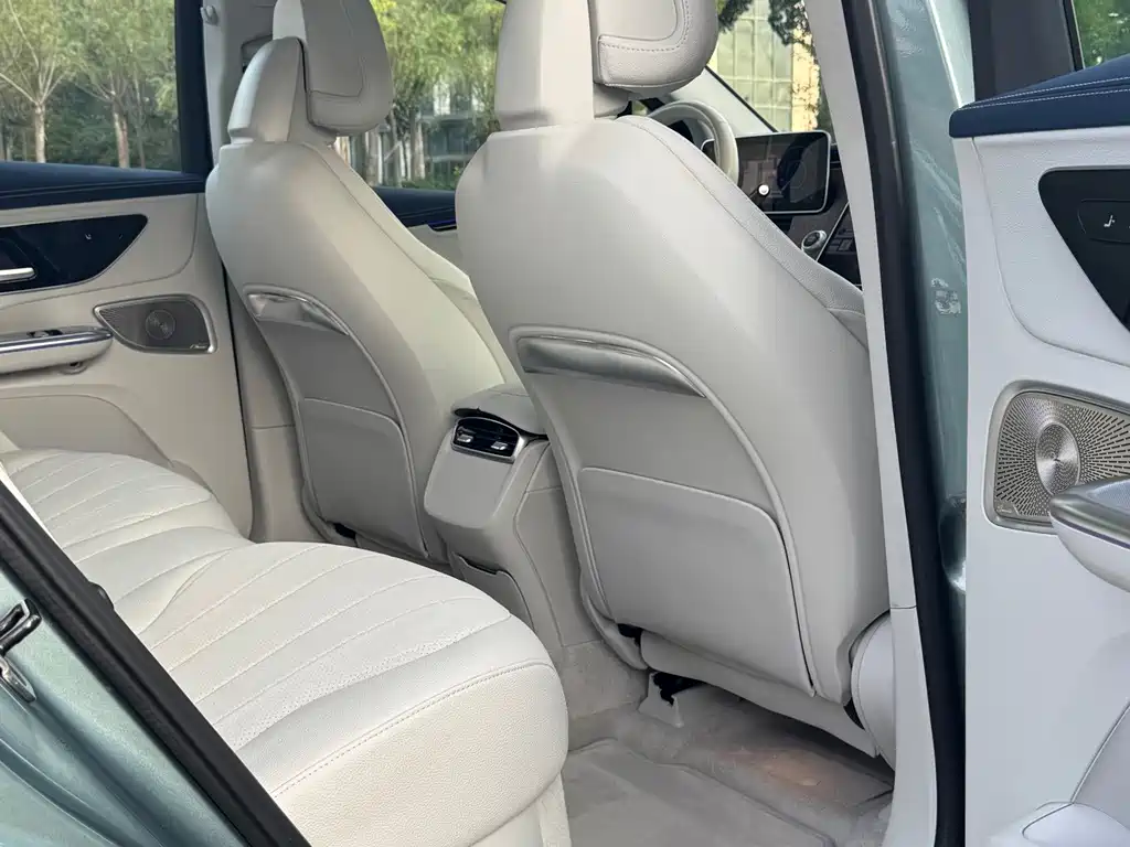Mercedes-Benz EQE SUV — миниатюра 15