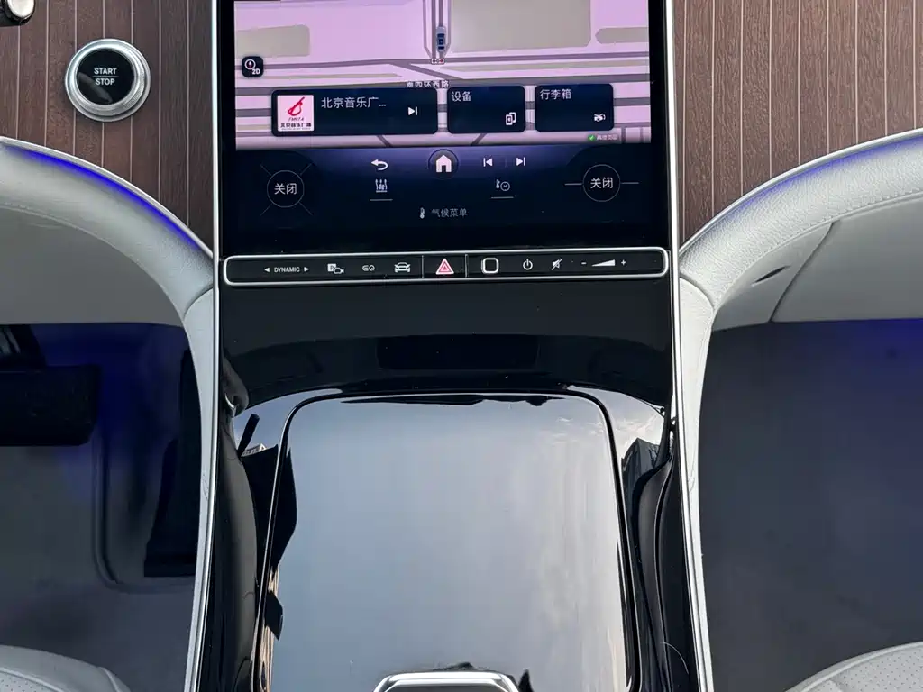 Mercedes-Benz EQE SUV — миниатюра 23