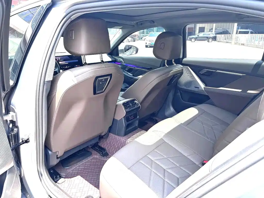 BMW 5 Series — миниатюра 5
