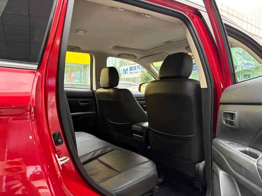 Mitsubishi Outlander — миниатюра 7