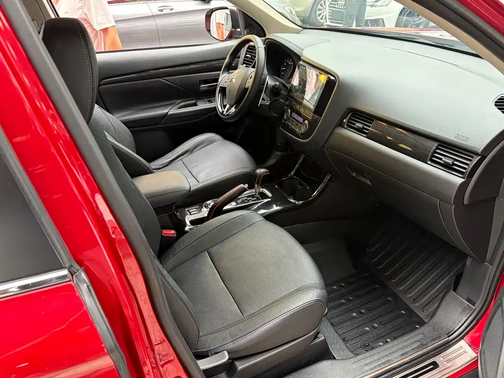 Mitsubishi Outlander — миниатюра 6