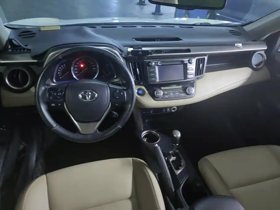 Toyota RAV4 — миниатюра 12