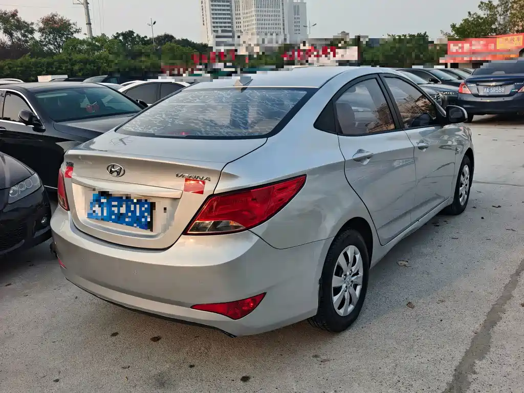 Hyundai Verna — миниатюра 4