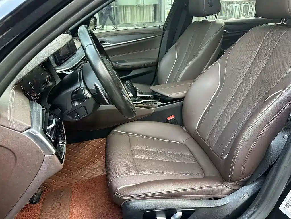 BMW 5 Series — миниатюра 7