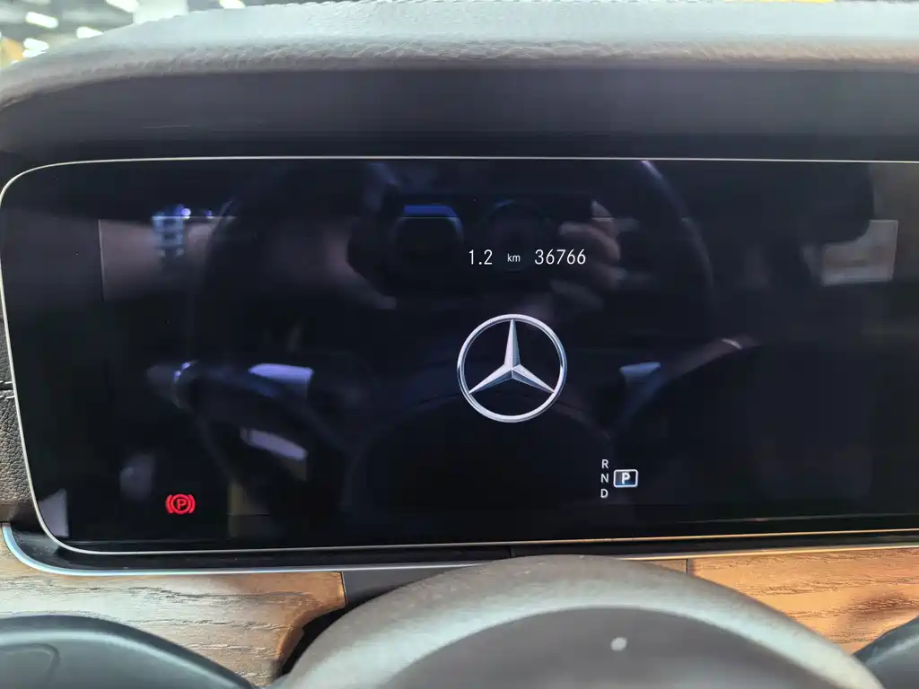 Mercedes-Benz E-Class — миниатюра 5