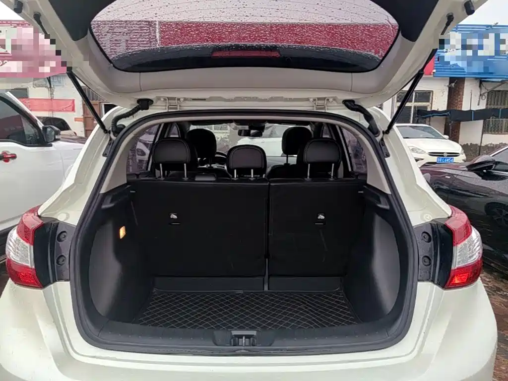 Nissan Tiida — миниатюра 19