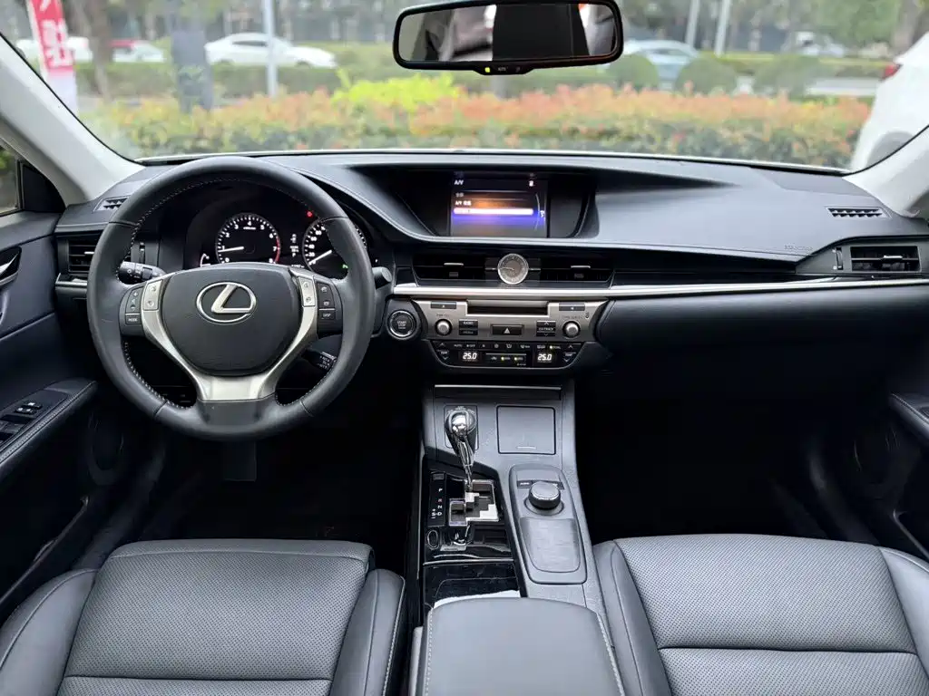 Lexus ES — миниатюра 5