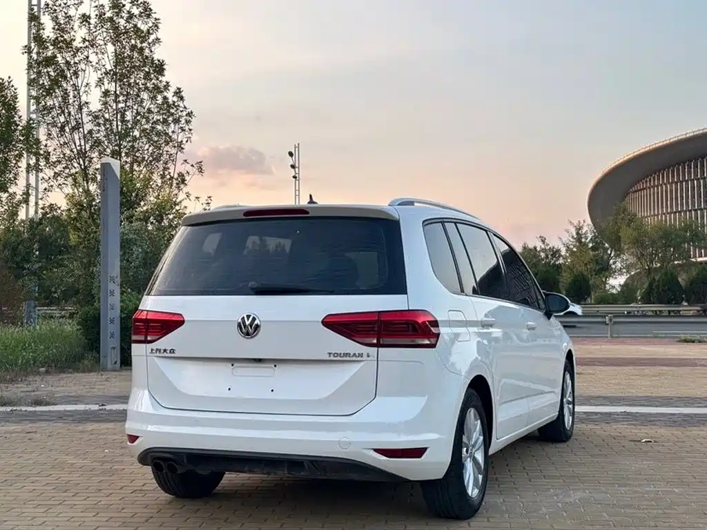 Volkswagen Touran — миниатюра 4