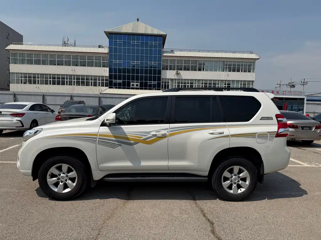Toyota Land Cruiser Prado 2016 2.7L AT Standard