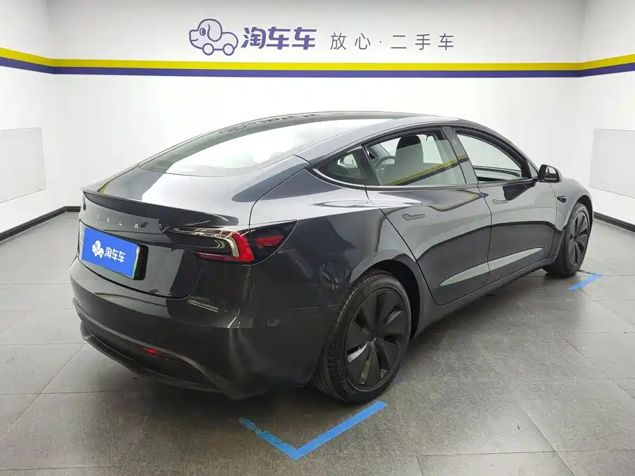 Tesla Model 3 — миниатюра 3