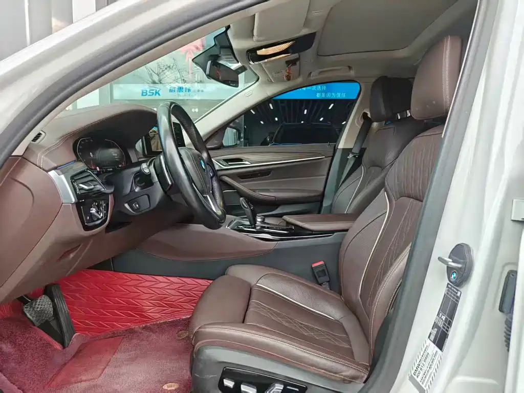 BMW 5 Series — миниатюра 7