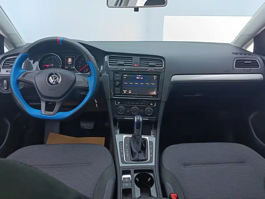 Volkswagen Golf EV — миниатюра 12