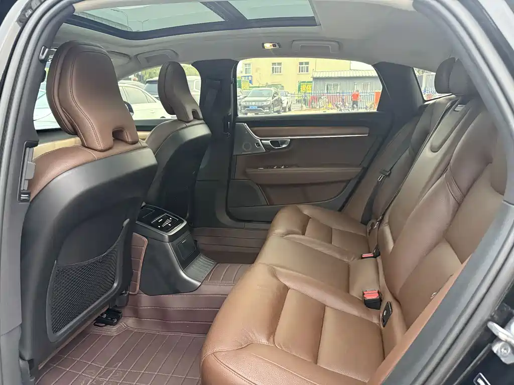 Volvo S90 PHEV — миниатюра 7