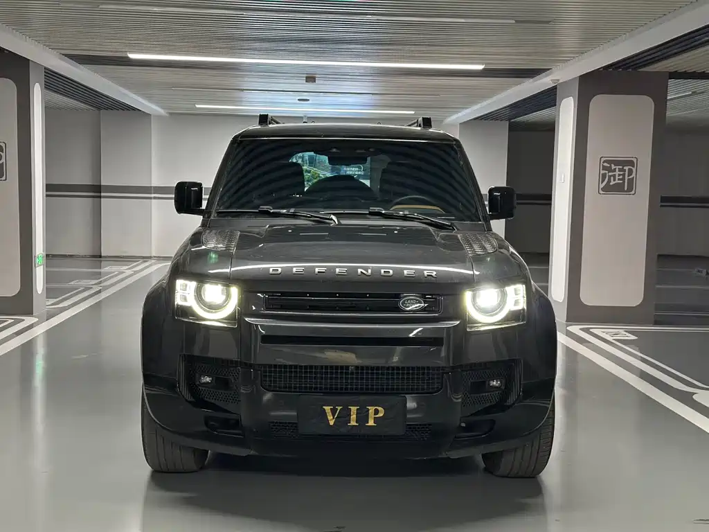 LAND ROVER DEFENDER