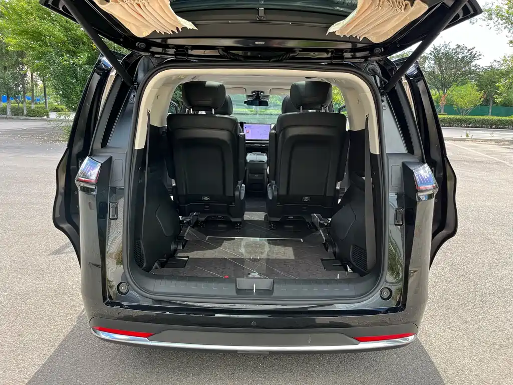GAC Motor Trumpchi E8 PHEV — миниатюра 21