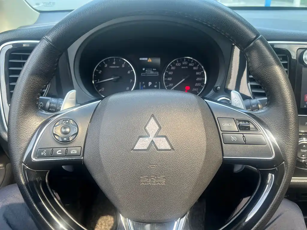 MITSUBISHI OUTLANDER