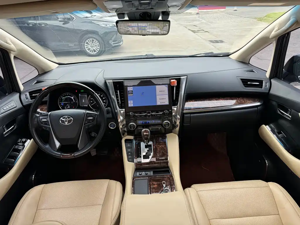 Toyota Alphard — миниатюра 6