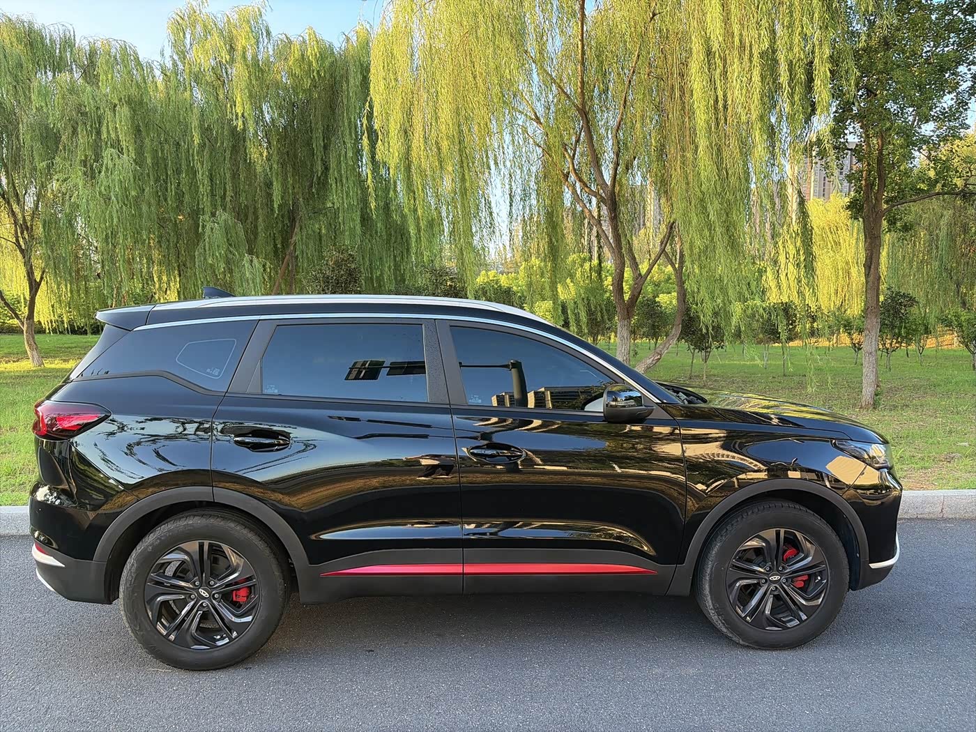 CHERY Tiggo 7 1.5 л 2024 г. Чёрный, пробег 14000 км