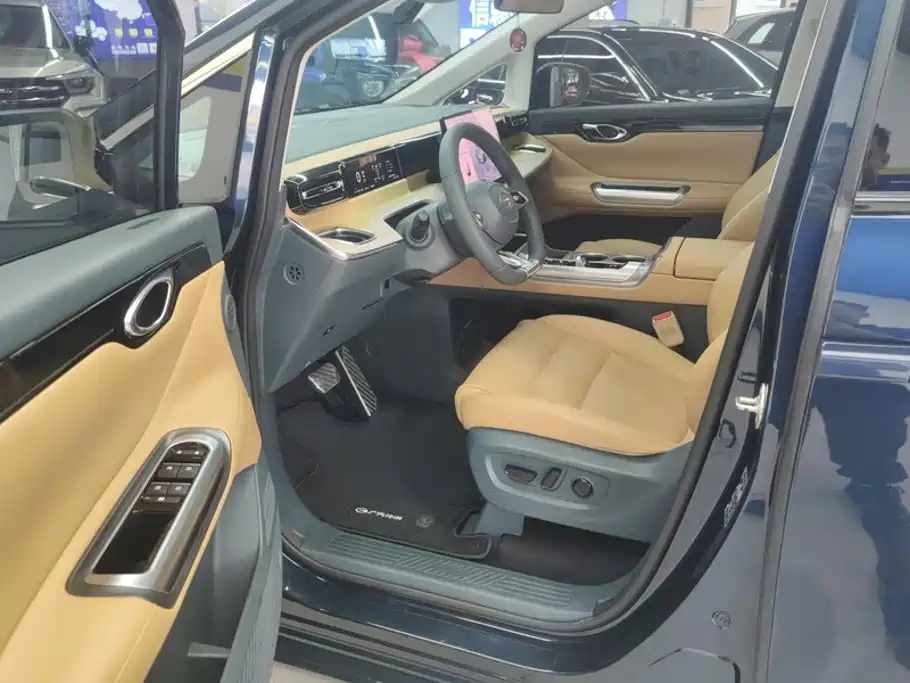 GAC Motor Trumpchi E8 PHEV — миниатюра 9