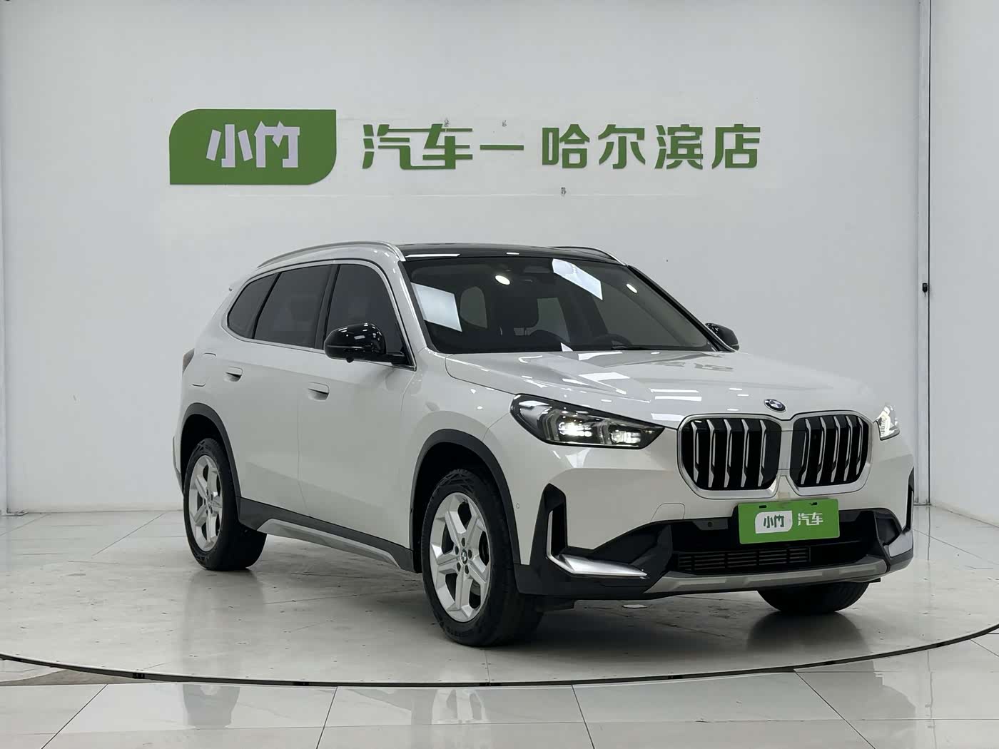 BMW X1 1.5 л 2023 г. Белый, пробег 39000 км