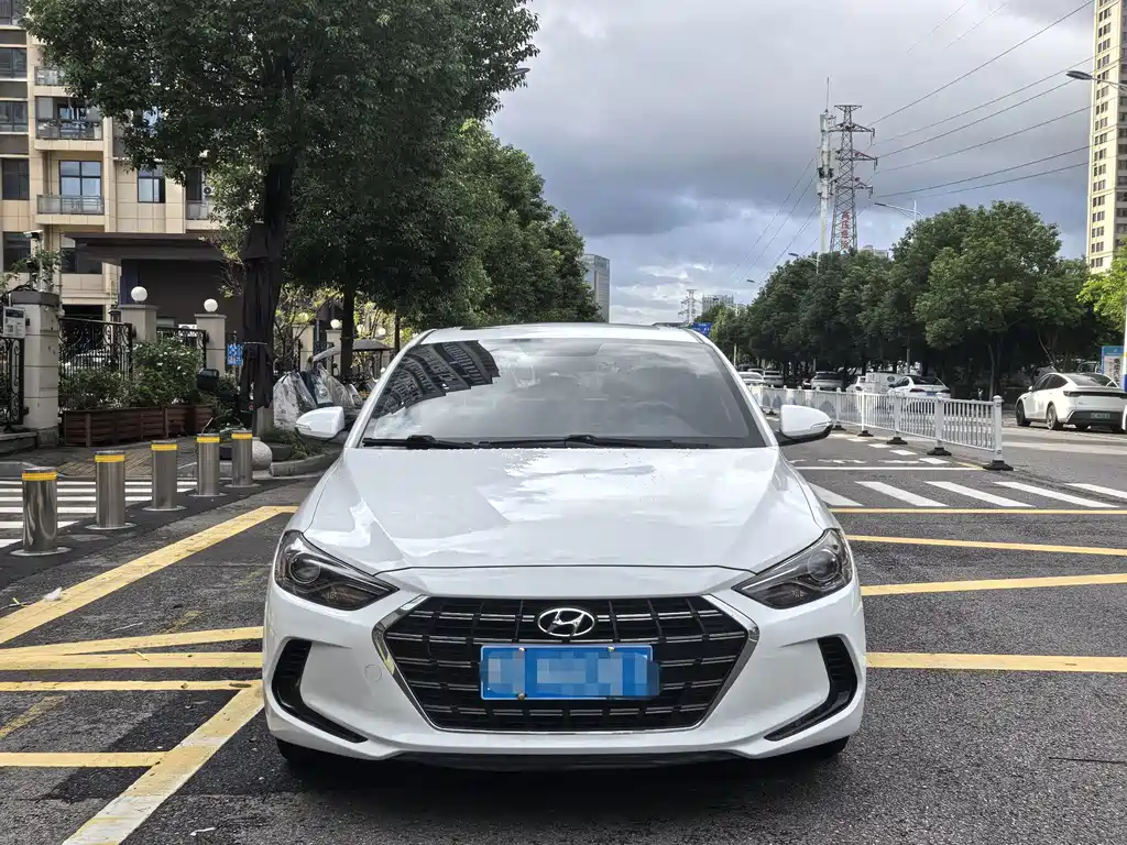 Hyundai Elantra — миниатюра 2
