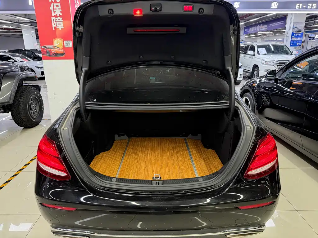 Mercedes-Benz E-Class — миниатюра 20