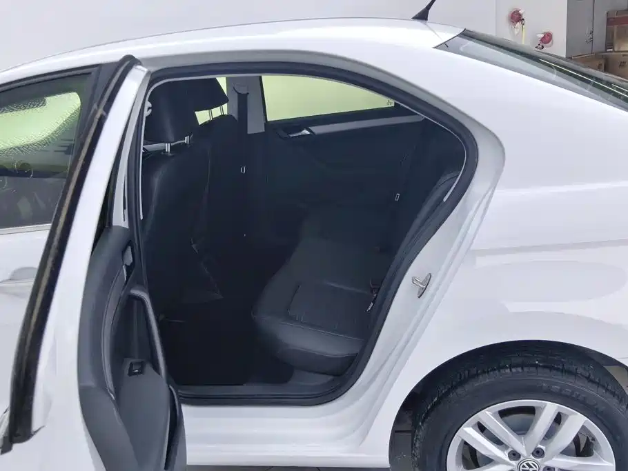 Volkswagen Jetta — миниатюра 10