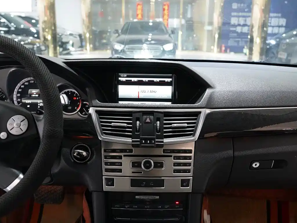 Mercedes-Benz E-Class — миниатюра 9
