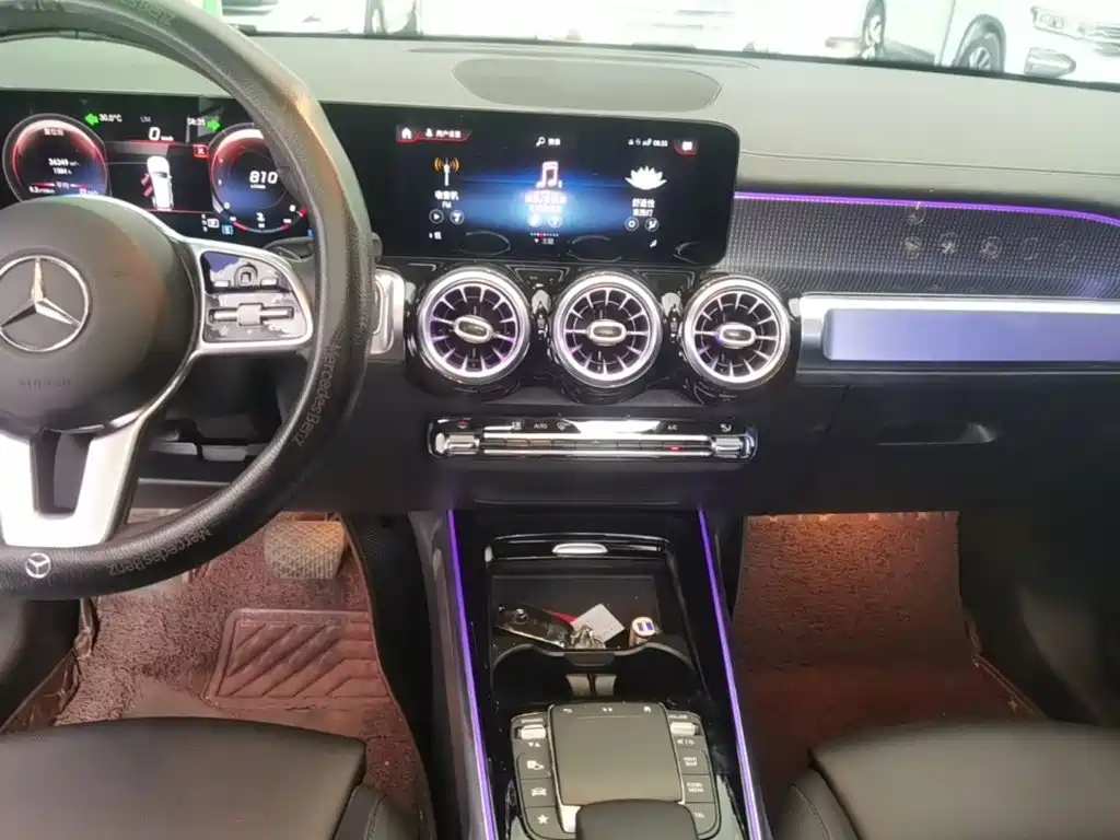 Mercedes-Benz GLB — миниатюра 13