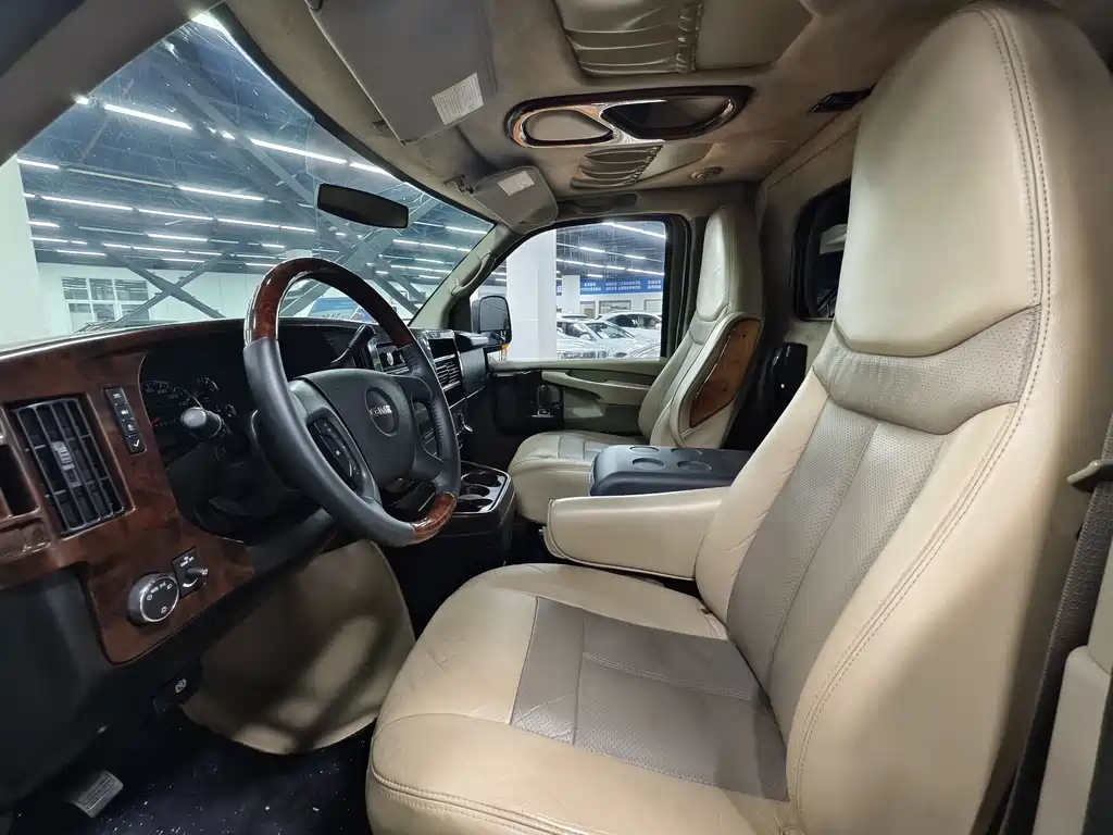 GMC Savana 2011 5.3L 7 мест