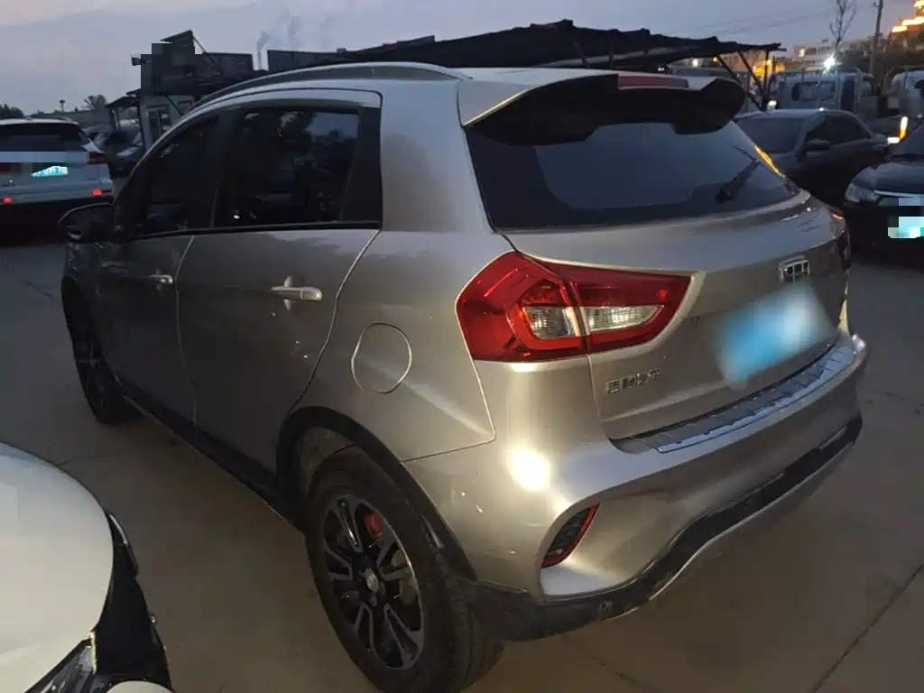 Geely Vision X3 — миниатюра 5