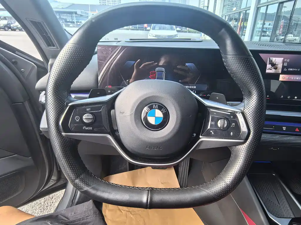 BMW 5 Series — миниатюра 9