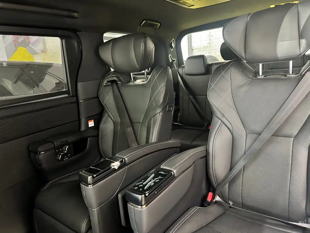 Toyota Alphard — миниатюра 10