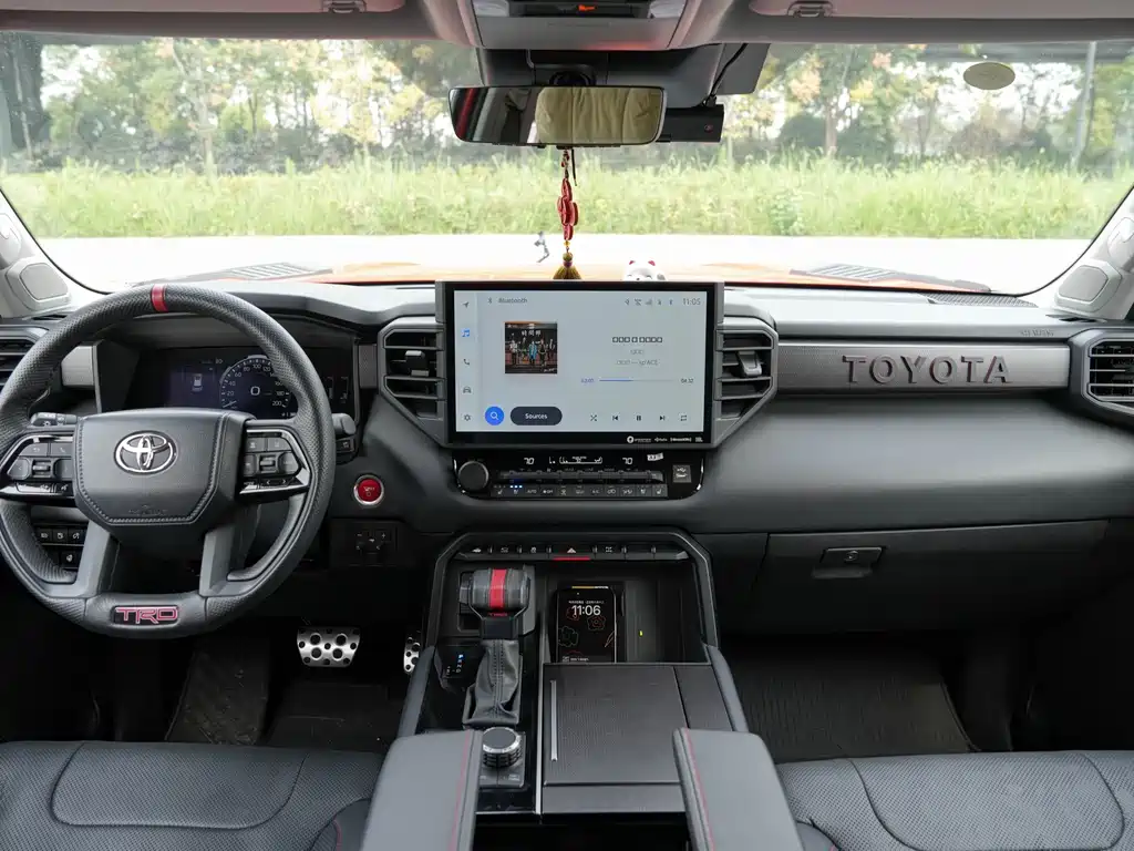 Toyota Sequoia — миниатюра 6