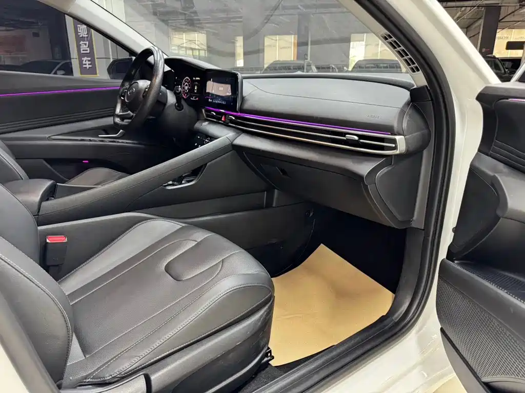 Hyundai Elantra — миниатюра 11